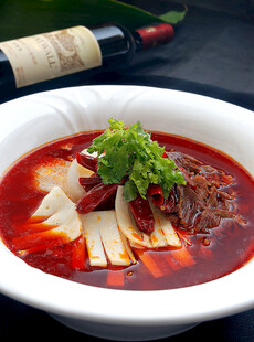 香辣红油毛血旺美食图