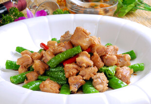 青椒炒鸡丁