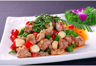 蒜香炒牛肉粒摆盘精致