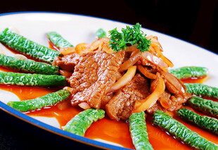 美味炒牛肉摆盘精致