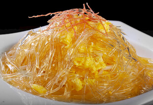 金黄鱼翅造型精美菜品