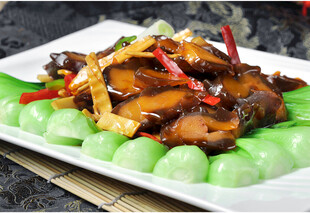 香菇青菜摆盘精致佳肴