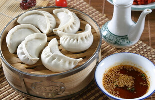 蒸笼里的美味饺子