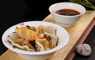 美味饺子配蘸料