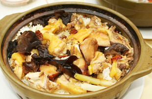 美味营养的砂锅煲仔饭