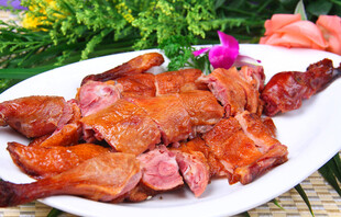 美味酱卤鸭肉拼盘
