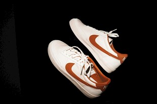 时尚白棕配色运动鞋