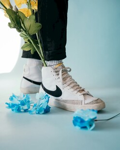 时尚潮鞋搭配清新花朵