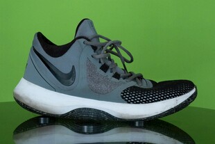 耐克运动篮球鞋展示