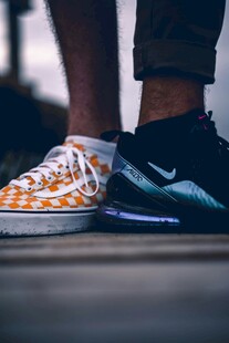 潮流运动鞋特写