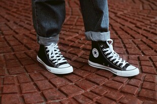 经典黑白高帮帆布鞋穿搭