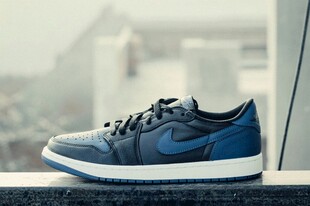 时尚蓝色耐克运动鞋