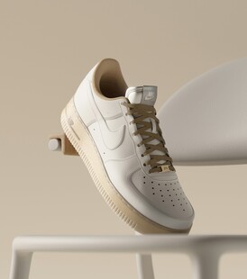 时尚白色运动鞋展示