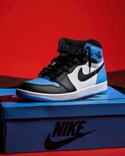 蓝黑耐克高帮运动鞋展示