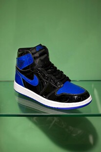 蓝黑AJ高帮运动鞋