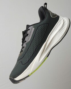 时尚黑灰运动鞋展示