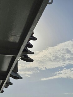 飞机机翼外的雪山景观