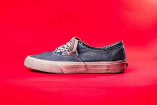 复古风深蓝帆布鞋展示