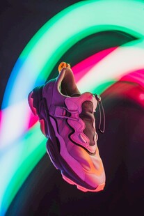 炫彩环绕的时尚运动鞋