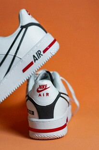 时尚百搭运动鞋展示