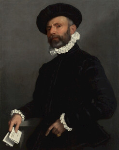 身着古典服饰的男子肖像