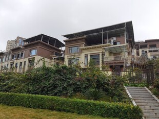 山间精美别墅建筑群