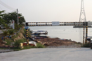 湛江江边码头景象