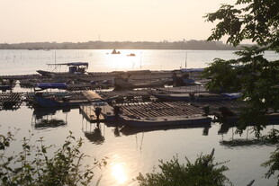 湛江湖畔码头黄昏静谧美景