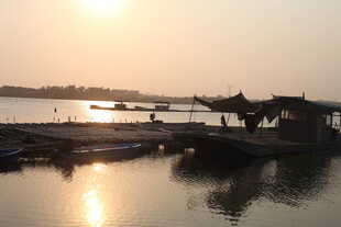 湛江夕阳下的宁静码头