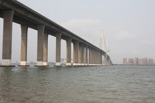 湛江跨海大桥横跨广阔水域