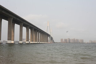 湛江跨海大桥横跨广阔海面