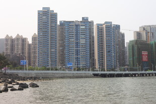 湛江城市滨水高楼景观