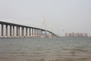 湛江海上大桥横跨辽阔水域