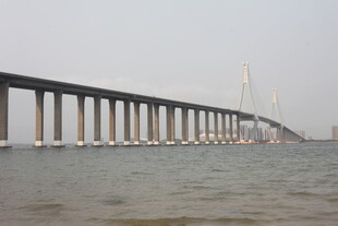 湛江海上大桥壮观景象