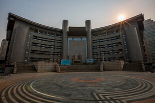 北京首都图书馆建筑广场