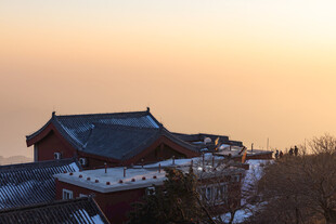 雪后古建