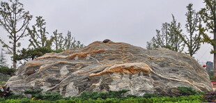 自然景观中的巨大岩石