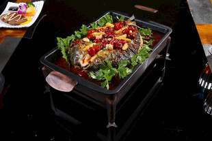 美味烤肉拼盘色泽诱人