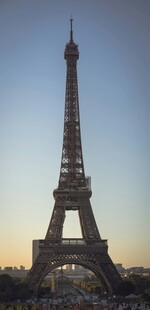 埃菲尔铁塔的黄昏美景