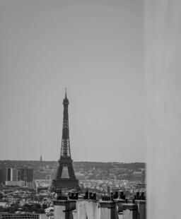 窗外埃菲尔铁塔景致