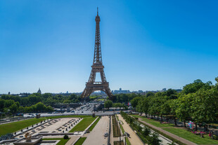 埃菲尔铁塔全景风光