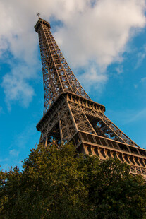 埃菲尔铁塔仰视美景