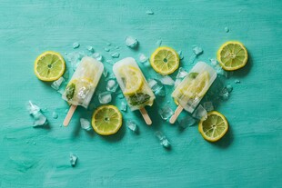 青柠冰棍配碎冰清爽诱人