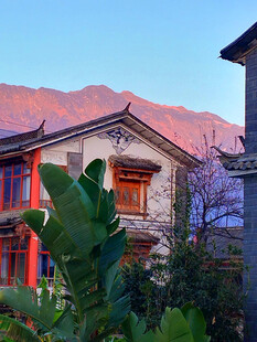 夕阳下的山间民居