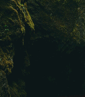 神秘洞穴内部景象