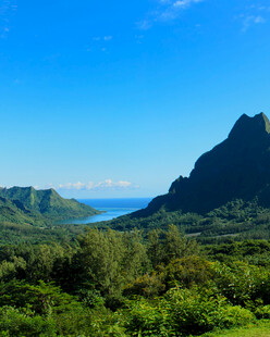 青山碧海间的自然美景