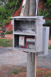 户外老旧电气控制箱