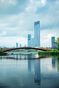 现代城市成都兴隆湖河流桥梁景观