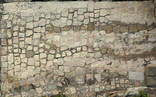 古老石砌墙面纹理特写