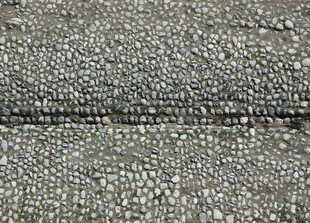 粗糙质感的碎石路面